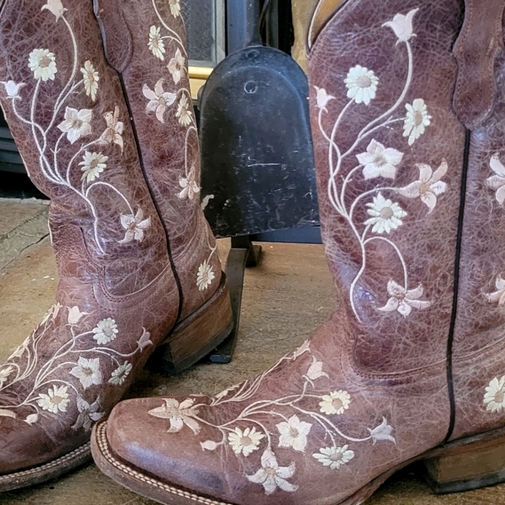 Girls boots